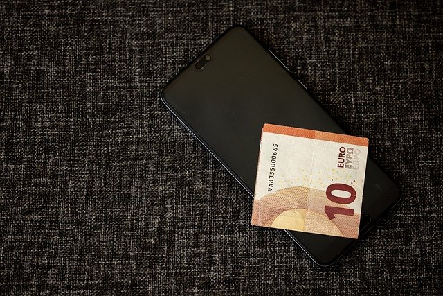 Euro Money Smart Phone Savings  - Engin_Akyurt / Pixabay