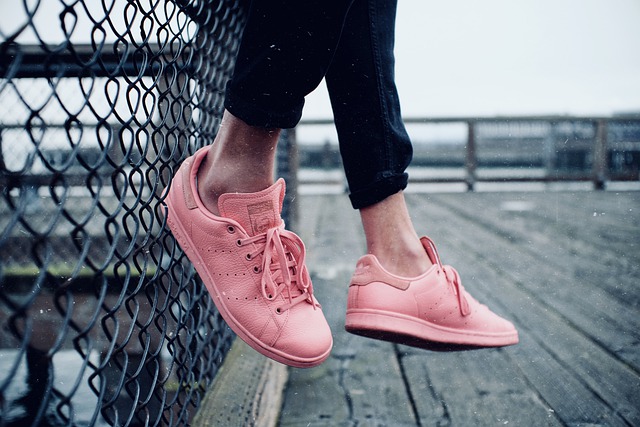 Adidas Stan Smith Pink Sneakers Feet  - reead / Pixabay